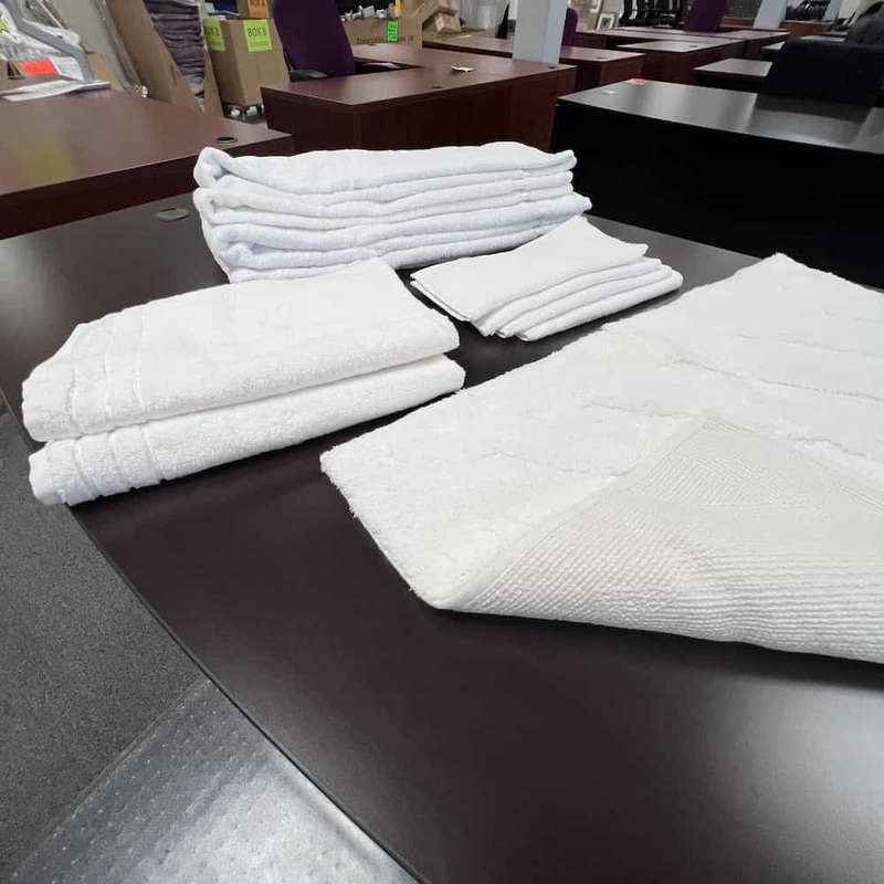 SET – White Bath Linens, Bath Rug Office Furniture Liquidations