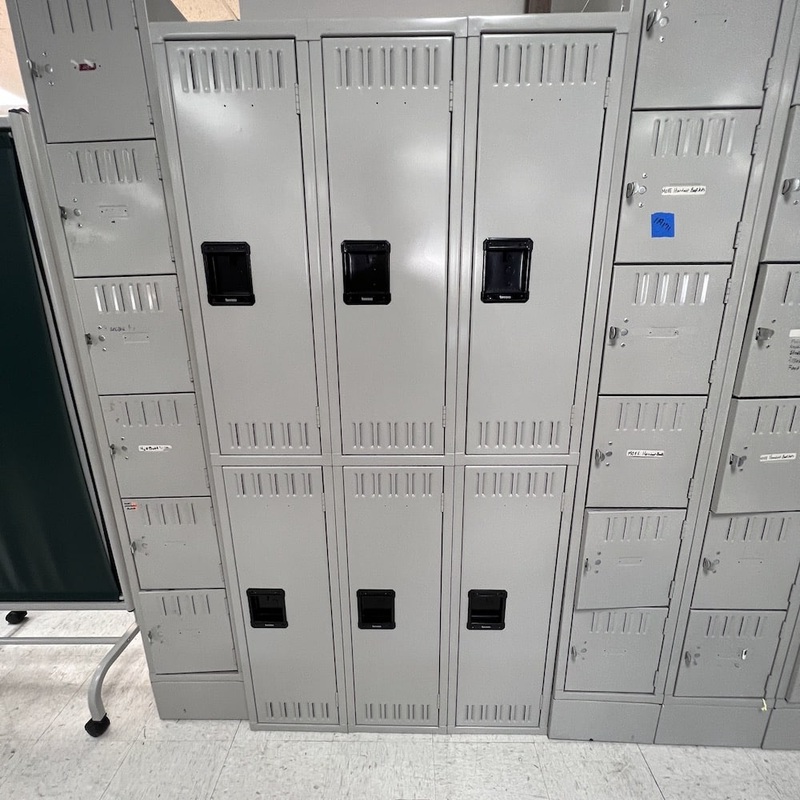 78″ High Light Grey Tennsco Three Wide Two Tier Metal Storage Locker Office Furniture Liquidations
