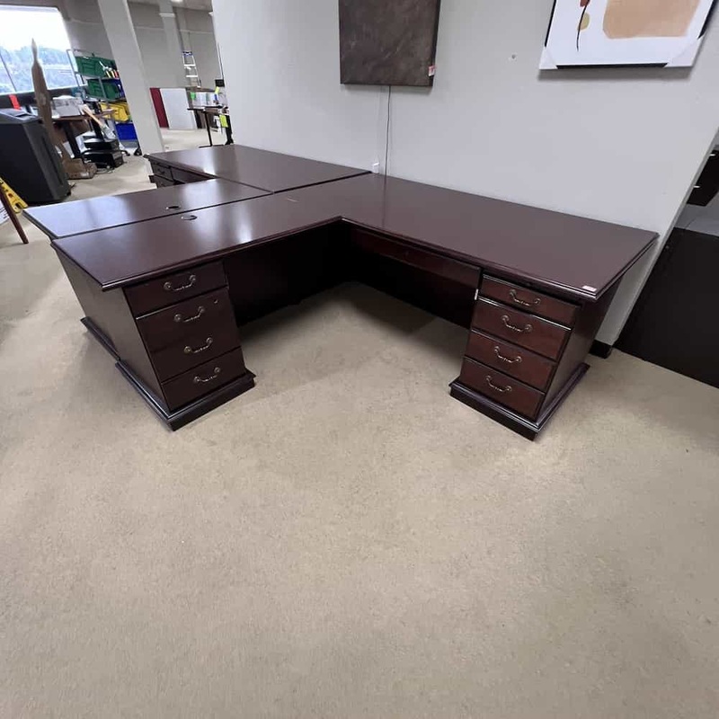 72″ x 81″ Indiana Furniture Mahogany and Brass Traditional L-Desk with 2 Pedestals – Left Return Office Furniture Liquidations
